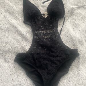Black swim suit